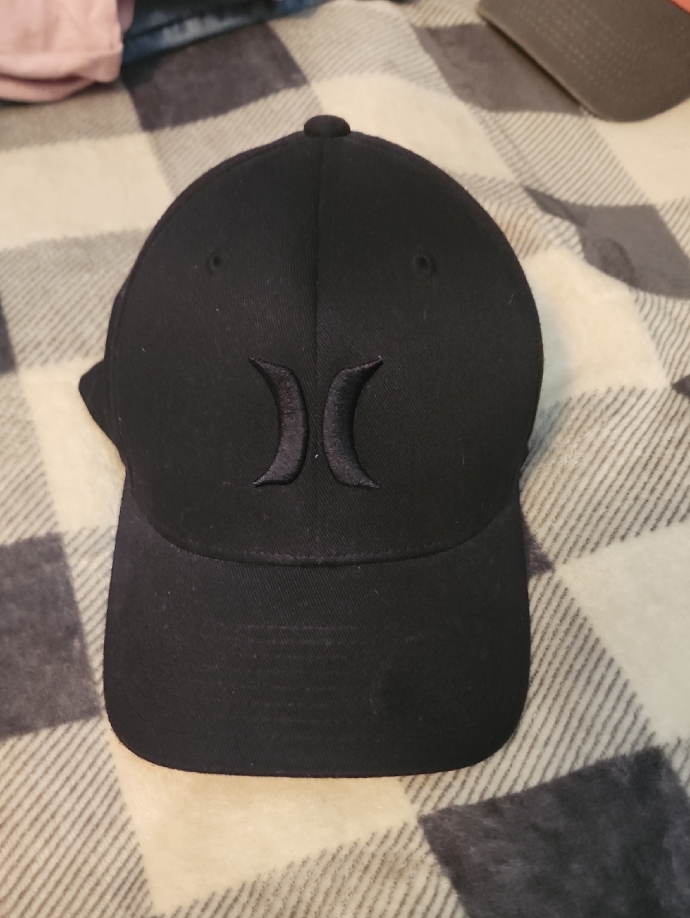 Mens L/XL Hurley Black Embroidered Logo Curved Baseball Hat